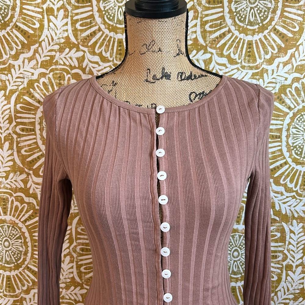 NWOT Free People Tilly Ribbed Knit Long Sleeve Button Down Cardigan Otter Sz S - Picture 2 of 10